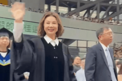 69岁谢玲玲获颁文学博士从女星到豪门贵妇到商业女强人的转变2025/6/23娱乐圈最漂亮十大女星